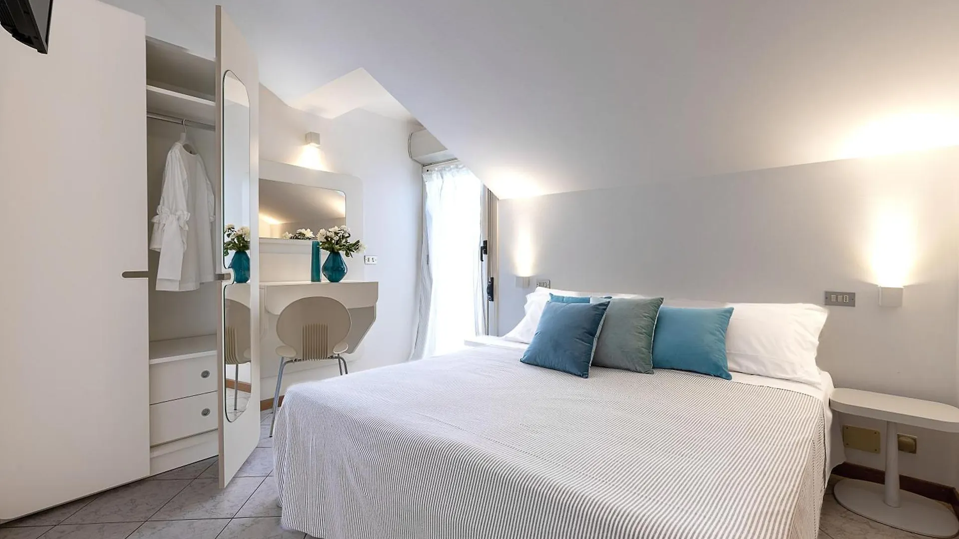 Hotel Adriatica Riccione 3*,  Italien